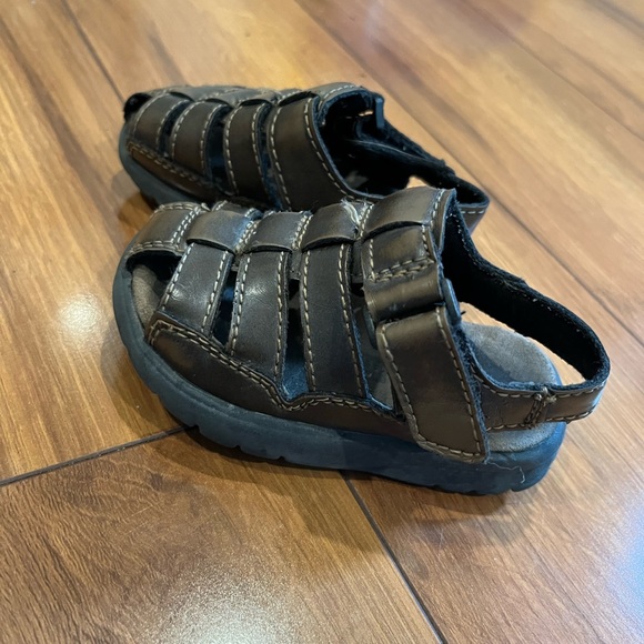 Boys brown sandals size 5 - Picture 3 of 3